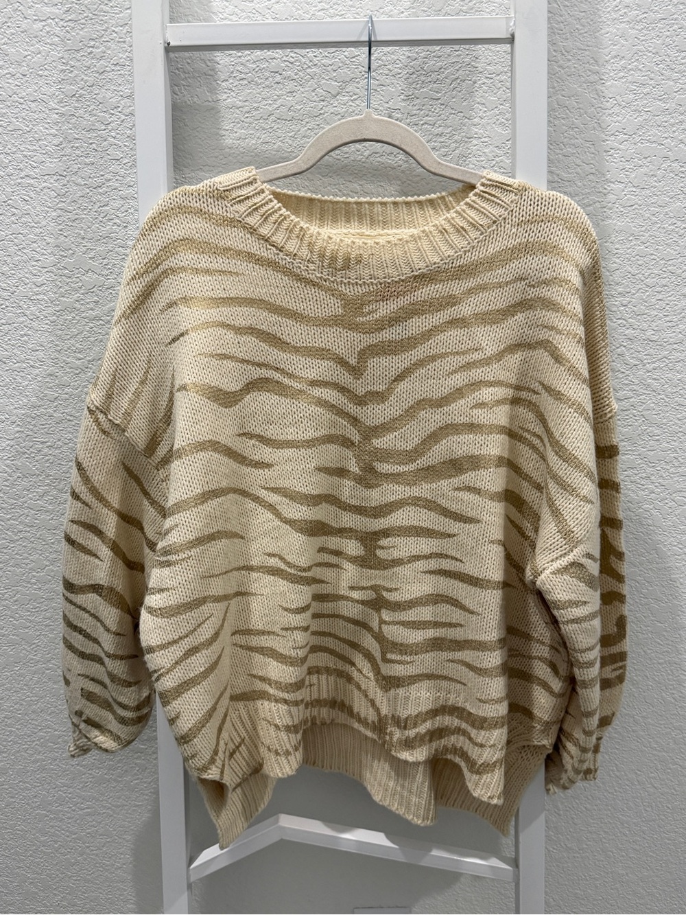 Relaxed Zebra-Stripe Crewneck Sweater in Cream & Tan